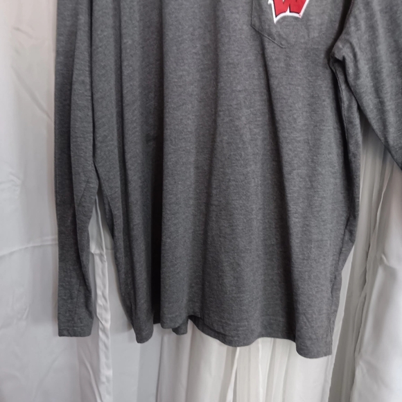 Wisconsin Badgers Sports Teams Long Sleeve XL T-shirt - Picture 3 of 8
